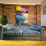 Midtown Luxe Apartment *