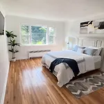 Suite Room In Pelham Park