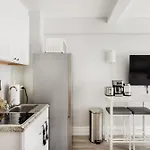 Apartment 73-518 Newly Reno Uws Doorman Gym Laundry New York