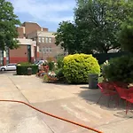 Bed & Breakfast Private Unit With Own Entrance To Share *