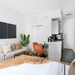 74-3c New In Prime Uws - Gym In Building Apartment *