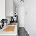 74-3c New In Prime Uws - Gym In Building *
