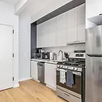 Studio W Charming Juliet Balcony In Upper East