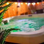 Guest house Tonel Paradise 3Br Hot Tub *