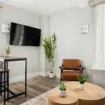 73-508 New 1br 1bth Uws Doorman Gym Apartment *