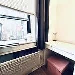 Ues Manhattan Room #2 In Shared Apartment
