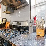 Massive Soho Loft 4 Bedrooms 2 Bath 7 Beds