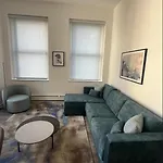 Luxury 1 Bd Unit In Financial District