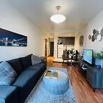 Apartment Steps From The Port Authority *