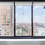 Ues 1br W Gym Pool Doorman Elevator Nr Park Nyc-622