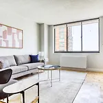 Ues 1br W Gym Pool Doorman Elevator Nr Park Nyc-622