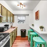 Private In Brooklyn - Close To Jfk And Easy Access To Transportation * New York