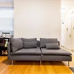 Private Room - 23 Minutes To Times Square