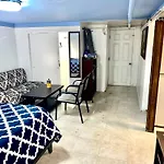 Lga Airport Near, Studio Walk In Bsmt Apt In A Private House!