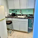 Lga Airport Near, Walk In Bsmt In A Private House! Apartment *