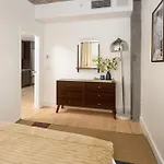 Luxury Full Floor Chelsea With Washerdryer 2bd Apartment