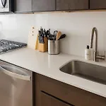 Luxury Full Floor Chelsea With Washerdryer 2bd Apartment *