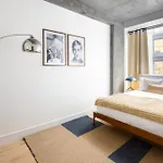 Luxury Full Floor Chelsea With Washerdryer 2bd