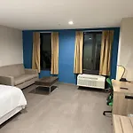 Holiday Inn Express & Suites