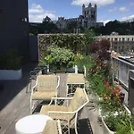Large And Luxurious In Strivers Row Apartment *