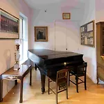 Apartment Large And Luxurious In Strivers Row New York