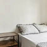 Guest house Empire Blvd