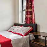 Empire Blvd Guest house *
