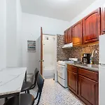 Charming 2-bedroom Haven In Manhattan Apartment New York