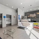 Holiday Inn Express & Suites