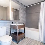 Luxx 2 Bed 1,5 Bath Apt Midtown * New York