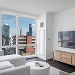 Luxx 2 Bed 1,5 Bath Apt Midtown Apartment *