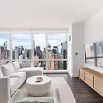 Luxx 2 Bed 1,5 Bath Apt Midtown *