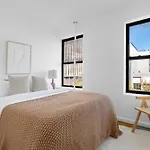 Lower East Side 3Bedroom And 1Bath Near Nyc Iconic Landmarks