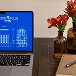 The Chemists Club 4*