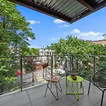 Prime Williamsburg Luxury One Bedroom With Balcony