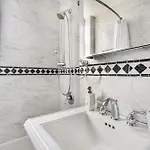 73-1120 New Uws Doorman Gym Apartment New York