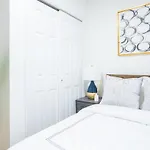 49-3b Newly Renovated 2br Wd Midtown East Apartment