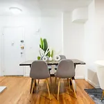 49-3b Newly Renovated 2br Wd Midtown East * New York