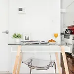 809-5A Gorgeous New 1Br Heart Of Midtown