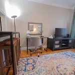 Bright Studio In Central Nyc