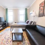 Bright Studio In Central Nyc