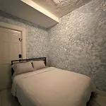 3 Bedrooms In 2nd Floor Modern Brooklyn Home, Close To J Train *