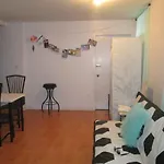 One Bedroom In Queens Ground Floor