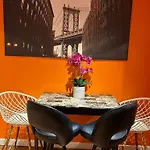 Cozy Woodside Near Manhattan Apartment *