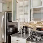 Uws 1br W Gym Doorman Elevator Nr Park Nyc-1049