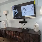 Fully Renovated Manhattan Gem