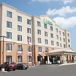 Hotel Country & By Radisson, Staten Island New York
