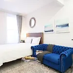 240-5 New Prime Location Studio W&D In Unit