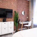 240-5 New Prime Location Studio W&D In Unit