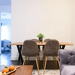 39-3 Newly Renovated 3 Br
